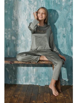 Pijama Evi Yeşil Wild Desenli Exclusive Kadife Kız Çocuk Pijama Takımı 