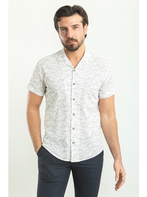 Desenli Beyaz Renk Slim Fit Apaç Yaka Kısa Kollu Erkek Gömlek
