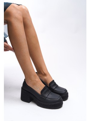 Riccon Kadın Topuklu Loafer 00121520 Cilt Siyah Kısa Taban Tipi ile Şık Tasarım