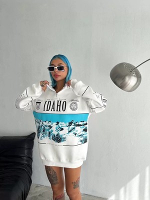 Tarz Yeri Kadın Yarım Fermuarlı Oversize Baskılı Sweatshirt - Beyaz