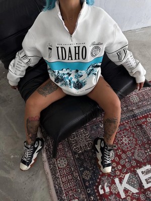 Tarz Yeri Kadın Yarım Fermuarlı Oversize Baskılı Sweatshirt - Beyaz