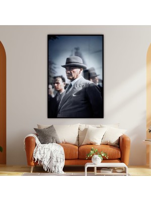 Gaagart Metal Çerçeveli Temperli Cam Tablo Takım Elbiseli Atatürk