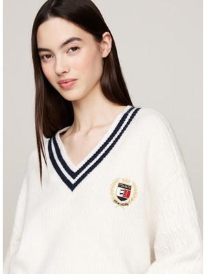 Tommy Jeans V Yaka Standart Nakışlı Beyaz Kazak Kadın Tjw Vnck Crest Cable Sweater Ext