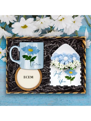 Ejoya Kişiye Özel Çiçek Tasarım Kupa & Bardak Altlığı & Papatya Figür Mektup Aranjmanı Hediye Kutusu 114044