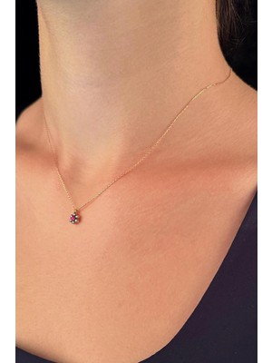 Fiyonk Kuyumculuk 14 Ayar Altın Bordo Taş Detaylı Papatya Kolye