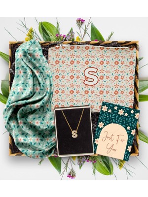 Ejoya Kişiye Özel 14 Ayar Altın Harf Kolye & Fular & Makyaj Çantası & Mesaj Kartı  113307