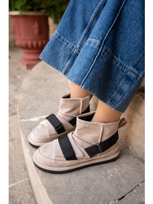 Laminta Lescar Bej Süet Içi Kürklü Kemer Detaylı Tasarım Kadın Bot