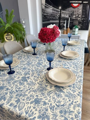 Decamor Home Leke Tutmaz Çiçek Desenli Kenar Bordürlü Mavi Masa Örtüsü