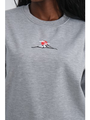 Jimback Mount Fuji Kadın Yuvarlak Yakalı Nakışlı Gri Sweatshirt