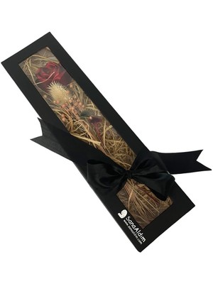 Kutuda Kokulu Solmayan Tek Gül