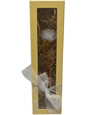 Kutuda Kokulu Solmayan Tek Gül