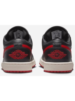 Nike Air Jordan 1 Low  Spor Ayakkabısı DC0774-061 (Yarınm Numara Büyük Almanızı Öneriyoruz)