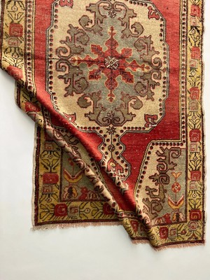 127X223CM Antik Uşak Halısı El Dokuma Canlı Renkli Dekoratif Ender Kilim