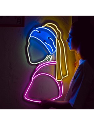 Tol Camp Meisje Neon Duvar Süsü - Vermeer'in Ikonik Eseri | Şık Metal Üzerine Neon LED Tabela | 38 cm x 65 cm