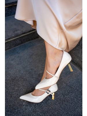 Laminta Carina Ten Üçgen Gold Topuklu Gold Detaylı Taşlı Kadın Topuklu Ayakkabı