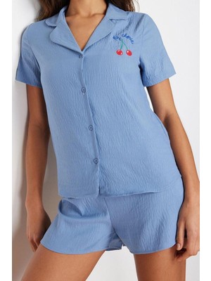 FRM Kadın Polyester Gömlek Yaka Kısa Kol Kiraz Nakışlı Dokuma Pijama Takımı