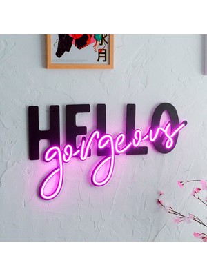 Tol Camp Hello Gorgeous Neon Duvar Süsü - Pembe LED | Metal Üzerine Neon Duvar Dekoru (Tabela) | 62 cm x 34 cm