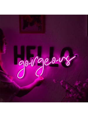 Tol Camp Hello Gorgeous Neon Duvar Süsü - Pembe LED | Metal Üzerine Neon Duvar Dekoru (Tabela) | 62 cm x 34 cm