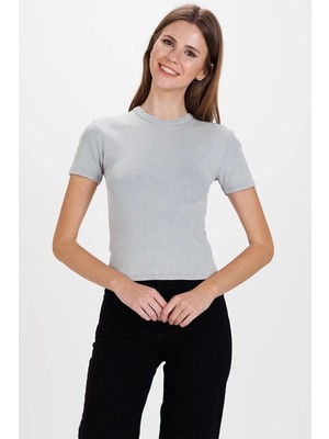 Kadın Gri Yıkamalı Yıpratmalı Kaşkorse Crop Tişört