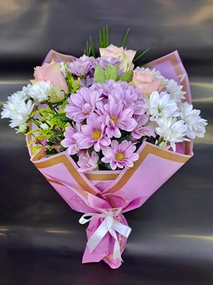 Gift Box Canlı Papatya ve Pembe Gül Buketi