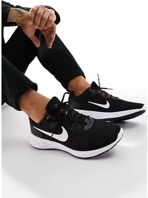 Nike Revolution 6 Next Running Erkek Siyah Koşu & Antreman Ayakkabısı