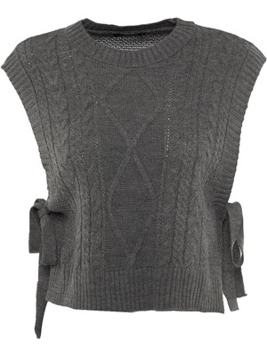 Frm Kadın Crop Bisiklet Yaka Kolsuz Saç Örgü Crop Yandan Kurdele Fiyonk Bağlama Detaylı Triko Süveter