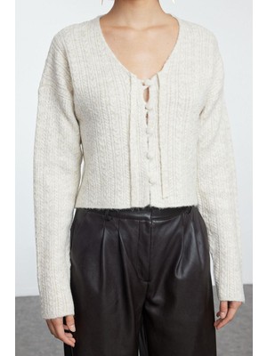 FRM Kadın Moda Şık Crop V Yaka Slim Crop Yumuşak Dokulu Bağlama Detaylı Triko Hırka