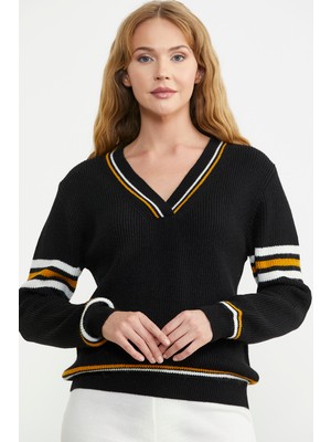 V Yaka Çizgi Kombinli Triko Kazak - Siyah