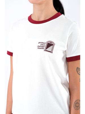 Coredra Regular Fit Bordo Kontrast Ribanalı Ekru T-Shirt Kadın - Protect Your Mental