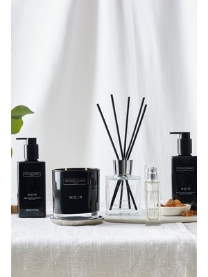 The White Company Noir Iki Fitilli Mum – Paris Esintili Zarif Koku