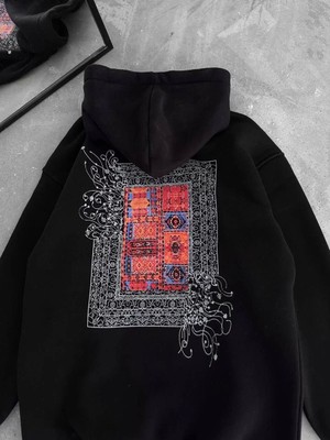 Uzun Kol Kapşonlu Ön ve Arka Baskılı Sweatshirt - Siyah