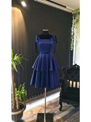 Lacivert Saten Kumaştan Katkat Etekli Kareyaka Mini Boy Mezuniyet Elbisesi