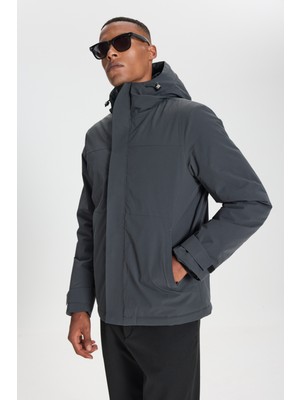 Standart Fit Normal Kesim Kapüşonlu Softshell Fermuarlı Yan Cepli Mont