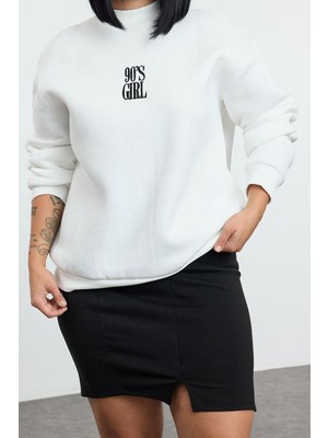 FRM Kadın Büyük Beden Dik Yaka Düşük Kol Kalın Içi Polarlı Nakış Detaylı Normal Kalıp Örme Sweatshirt