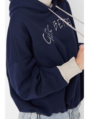 Ersefa Tarz Relaxed Kapüşonlu Düşük Kol Uzun Kalın Içi Polarlı Triko Bant Detaylı Örme Sweatshirt