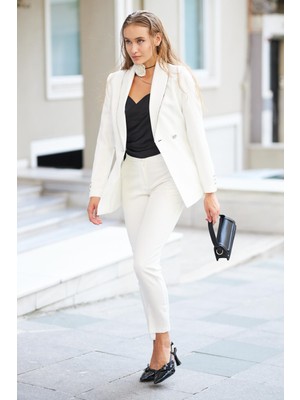 Lovelf Yakası Taş Biyeli Düğme Detay Takım Ekru