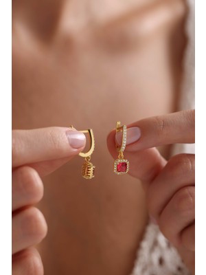 Nereze 925 Ayar Gümüş Gold Kaplama Sallantılı U Model Fuşya Renk Kare Model Küpe