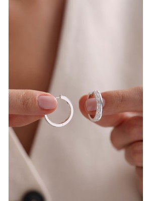 Nereze 925 Ayar Gümüş Rodyum Kaplama 20 mm Halka Baget Taşlı Küpe