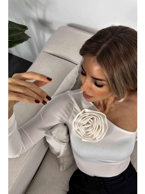 Gül Detaylı Bodysuit Beyaz