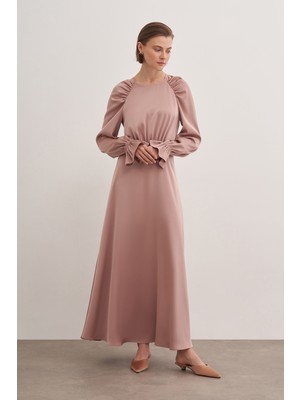 Aker Büzgü Detaylı Elbise