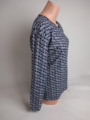 Yaşar Triko Kadın Lacivert Desenli V Yaka Uzun Kollu Yanları Yırtmaçlı Mevsimlik Süet Anne Penye Tişört Bluz