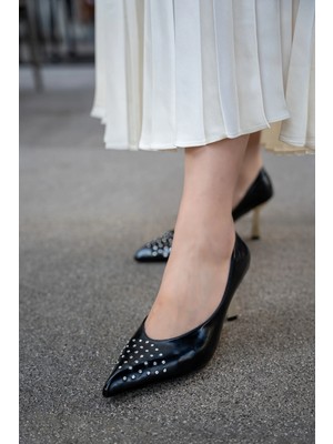 Laminta Secret Siyah Metal Üçgen Topuklu Taş Detaylı  Kadın Topuklu Ayakkabı