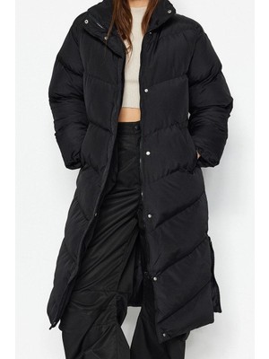 Ersefa Tasarım Düz Astarlı Yaka Uzun Regular Dik Kadın Yandan Fermuar Detaylı Su Itici Uzun Şişme Mont