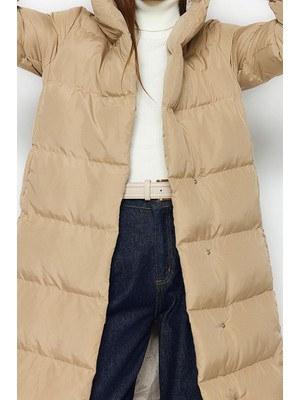 Ersefa Düz Astarlı Yaka Uzun Regular Kapüşonlu Kadın Yandan Çıtçıtlı Su Itici Kışlık Kapitone Şişme Mont