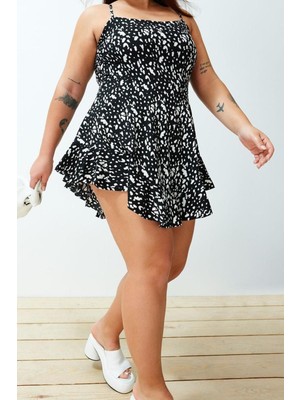 Ersefa Büyük Beden Kadın Moda Regular Kare Yaka Puantiyeli Desen Kısa Askılı Volanlı Şortlu Mini Örme Tulum