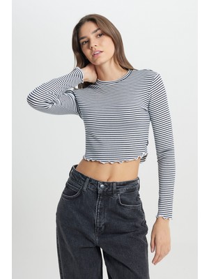 Slim Fit Dar Kesim Bisiklet Yaka Beyaz Uzun Kollu Tişört