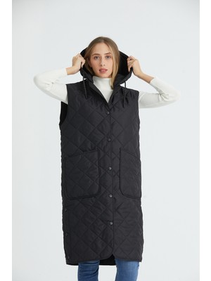 Wise Kadın Kapüşonlu Oversize Kapitone Kumaşlı Yıtmaçlı Uzun Yelek