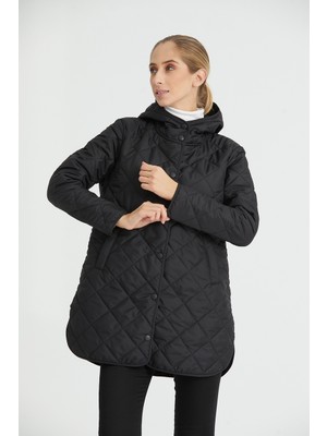 Wise Kadın Kapüşonlu Oversize Kapitone Kumaşlı Yırtmaçlı Mont  3002