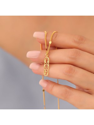 Nox Jewelry 14 Ayar Altın Mikron Kaplama Harfli Dikey Plaka Gümüş Kolye – Kalp Detaylı Minimal Tasarım - CN00371