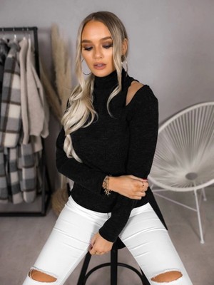 Kadın Uzun Kollu Yarım Balıkçı Yaka Omuzları Açık Bir Tarafı Yırtmaçlı Yumoş Bluz